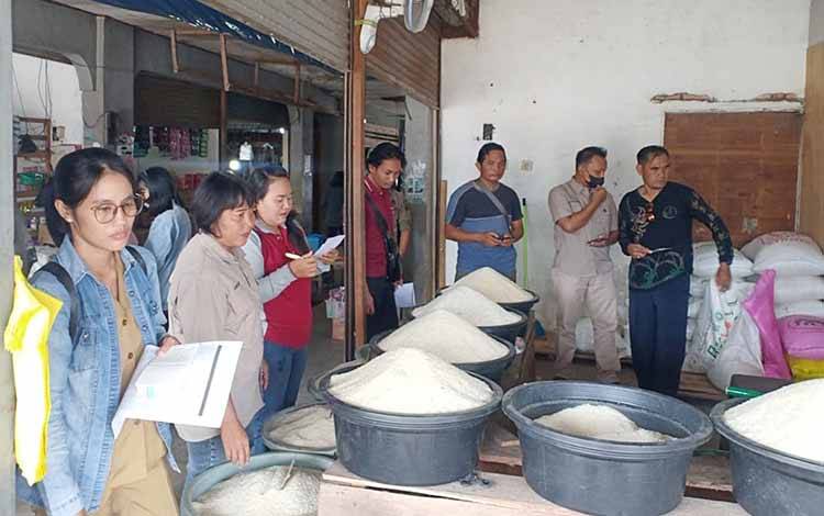 Disdagkop UKM Kabupaten Barito Pastikan Ketersediaan Bahan Pokok Jelang Lebaran