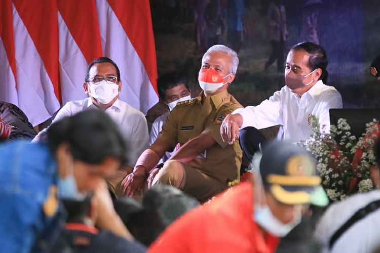 GANJAR MASIH JADI IDOLA RAKYAT! SINYAL JOKOWI KEPADA GANJAR MASIH POSITIF SEBAGAI CAPRES