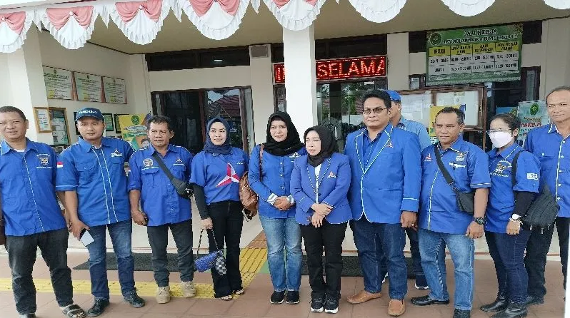 Demokrat Barsel sampaikan surat ke PN Buntok dukung AHY