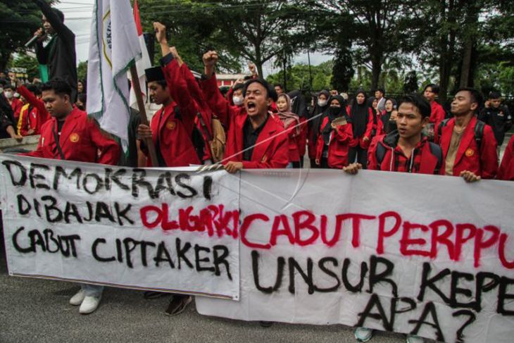 Aliansi Mahasiswa Kalteng Unjuk Rasa Tolak Ciptaker Di Palangka Raya
