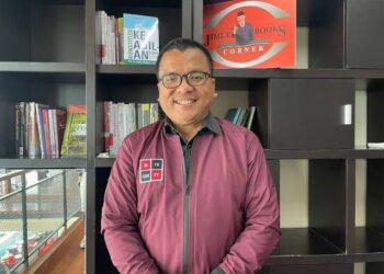 Denny Indrayana: Demonstrasi di Melbourne untuk Minta Jokowi Hentikan ‘Cawe-Cawe’ dan Dinasti Politik Keluarga dalam Pemilu 2024