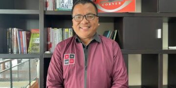 Denny Indrayana: Demonstrasi di Melbourne untuk Minta Jokowi Hentikan ‘Cawe-Cawe’ dan Dinasti Politik Keluarga dalam Pemilu 2024