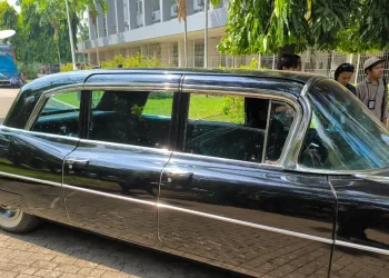 Relawan Mulai Penuhi Tugu Proklamasi, Ganjar-Mahfud Akan Naik Mobil Dinas Soekarno ke KPU