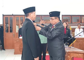 Mambang A Singam Dilantik Sebagai PAW Anggota DPRD Gunung Mas