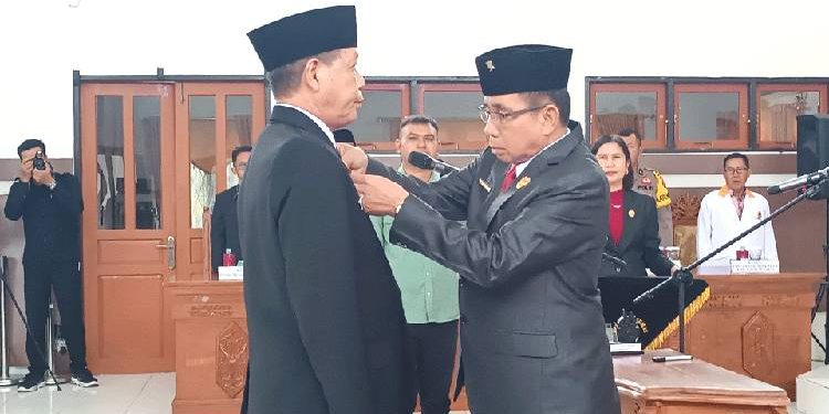 Mambang A Singam Dilantik Sebagai PAW Anggota DPRD Gunung Mas
