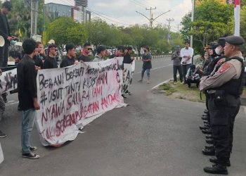 Gerakan Mahasiswa Palangka Raya (GEMPAR) Peduli Seruyan Gelar Aksi di Polda Kalteng