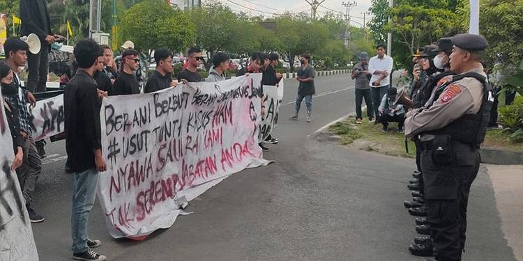 Gerakan Mahasiswa Palangka Raya (GEMPAR) Peduli Seruyan Gelar Aksi di Polda Kalteng