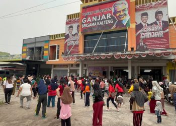 Posko Relawan Ganjar Bersama Kalteng (GBK) Gelar Senam dan Pembagian Sembako