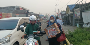 Kabut Asap Kembali Melanda, Relawan Ganjar Bersama Kalteng Barito Selatan Bagikan Masker