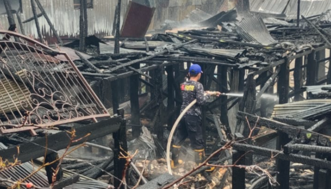 Kebakararan Di Petuk Ketimpun Ujung Hanguskan Enam Rumah