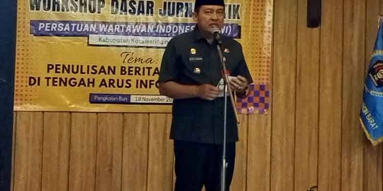 Pj Bupati Kobar Dukung PWI Ajarkan Jurnalistik ke Pelajar