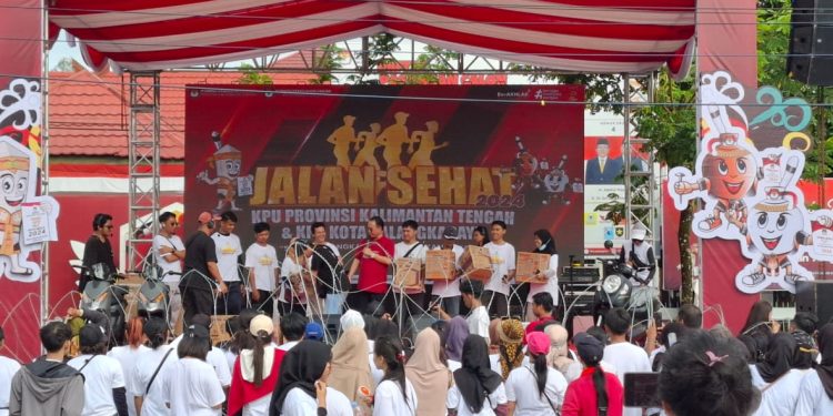 KPU Kalteng dan KPU Palangka Raya Gelar Jalan Sehat Meriah untuk Sukseskan Pilkada 2024