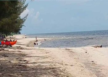 Disbudpar Kotim Pastikan Keamanan Pantai Ujung Pandaran Selama Libur Nataru 2025