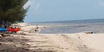 Disbudpar Kotim Pastikan Keamanan Pantai Ujung Pandaran Selama Libur Nataru 2025