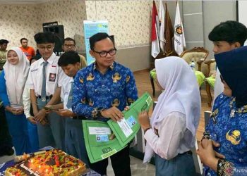 Kemendagri Pastikan Siswa Usia 17 Tahun Langsung Miliki KTP Elektronik