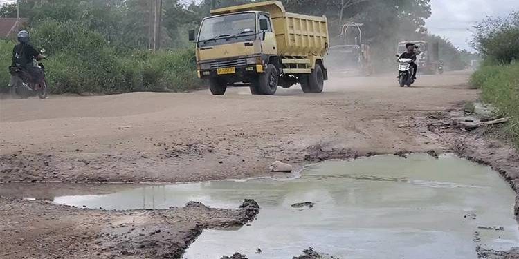 Sopir Keluhkan Kerusakan Parah di Jalan Lingkar Selatan Sampit