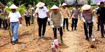 Pj Bupati Barito Utara Hadiri Acara Tanam Jagung di PT Multipersada Gatramegah