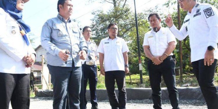 Bupati Pulang Pisau Instruksikan Sanksi Tegas untuk Pelanggar Tonase Jalan Patih Rumbih