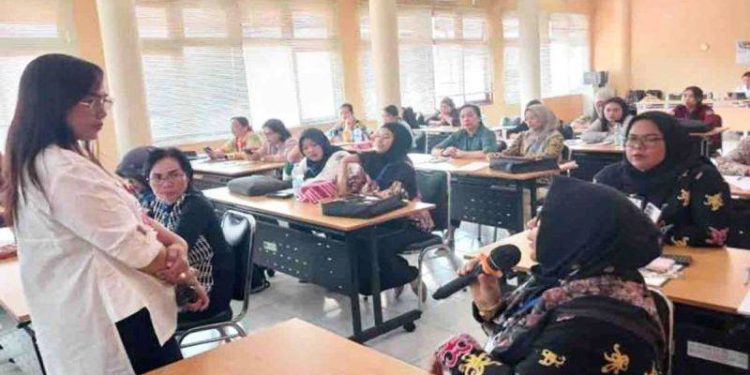 Dinkes Kapuas Latih Bidan untuk Tekan Angka Kematian Ibu dan Bayi serta Cegah Stunting