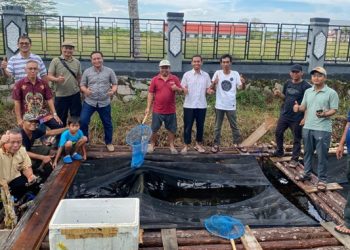 Panen Perdana Kelompok Perintis Kampung Pangan Tampung Penyang, Camat Jekan Raya Beri Apresiasi