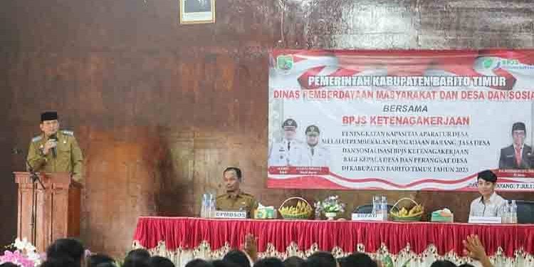 Bupati Barito Timur Buka Sosialisasi Pengadaan Barang/Jasa dan Manfaat BPJS Ketenagakerjaan untuk Aparatur Desa